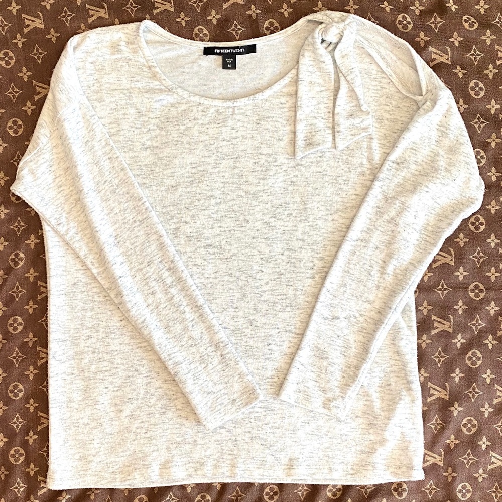 Cold shoulder L/S shirt